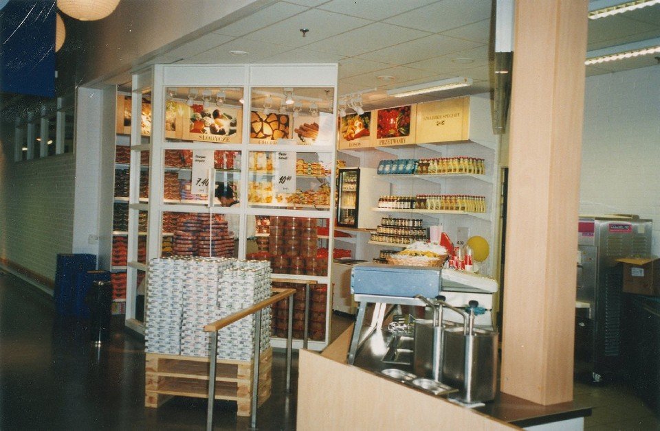 Bistro i sklepik szwedzki IKEA Kraków_1998.jpg