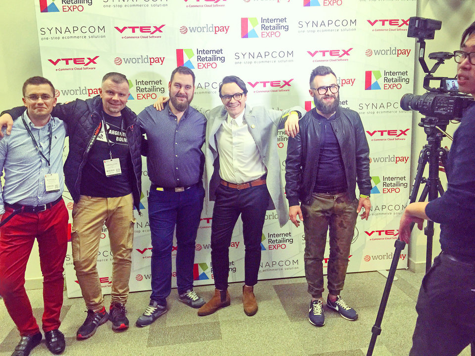 Ekipa edrone po udzieleniu wywiadów podczas targów w Internet Reatiling Expo w Birmingam.