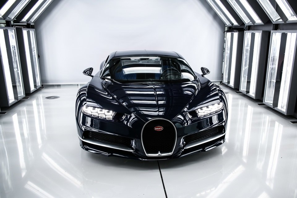 Bugatti_Chiron_01.jpg