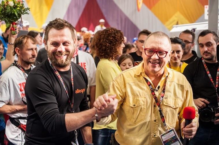 Na zdjęciu od lewej: Krzysztof Śpiewek i Jurek Owsiak podczas 23. finału WOŚP.