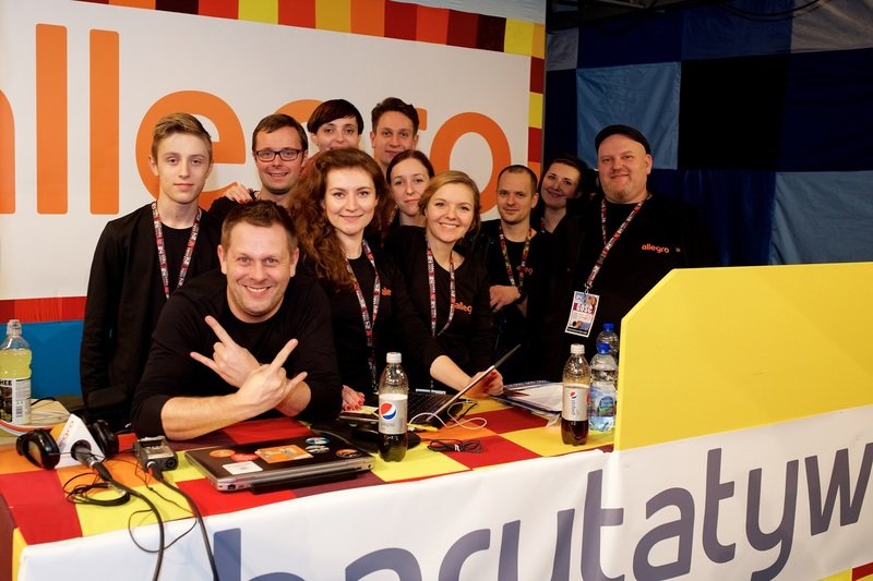 Na zdjęciu: Ekipa Allegro w studio TV podczas 24. Finału WOŚP