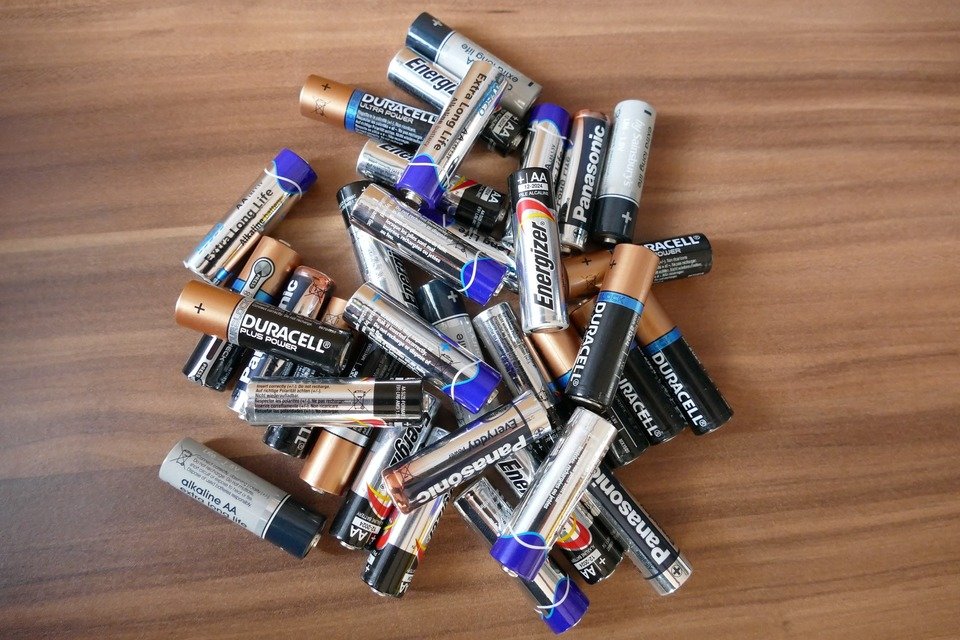 batteries-1331493_1920.jpg