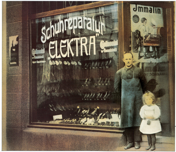 Wszystko zaczęło się w 1913 roku w robotniczej dzielnicy Essen-Borbeck, w samym sercu Zagłębia Ruhry, gdzie Heinrich Deichmann otworzył zakład szewski.