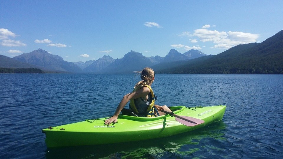 kayaking-918464_1920.jpg