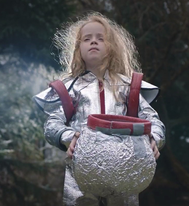 Kostium kosmonauty można zobaczyć w najnowszej reklamie Allegro „Bal”.