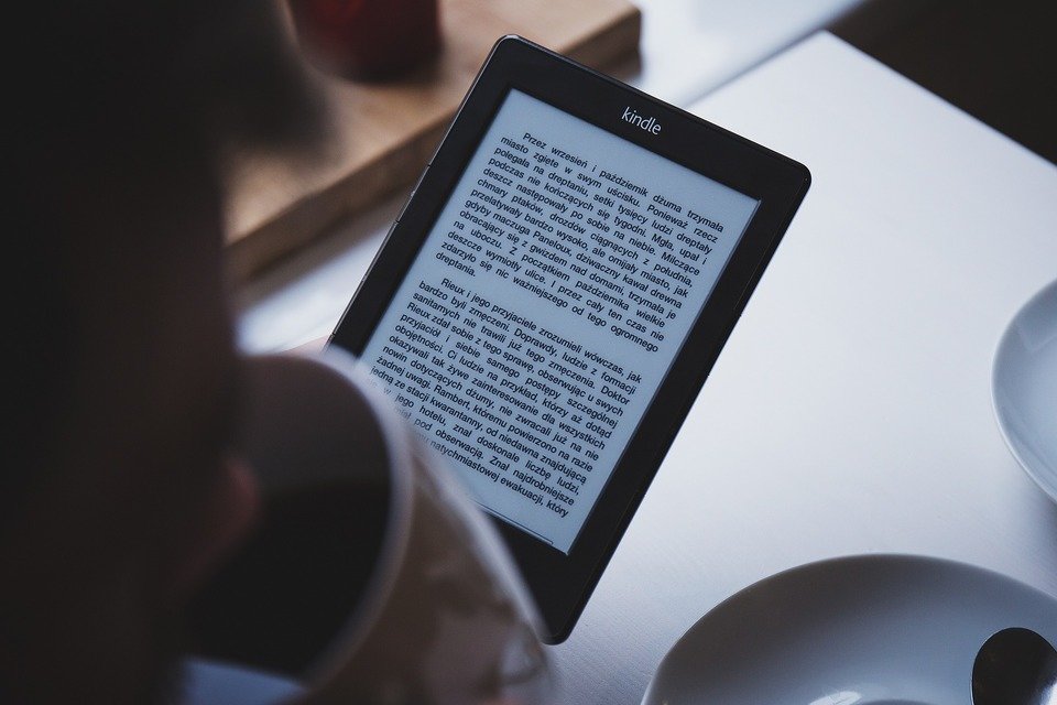 e-book-1209040_1920.jpg