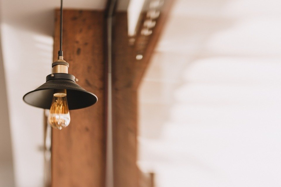 lamp-2605182_1920.jpg