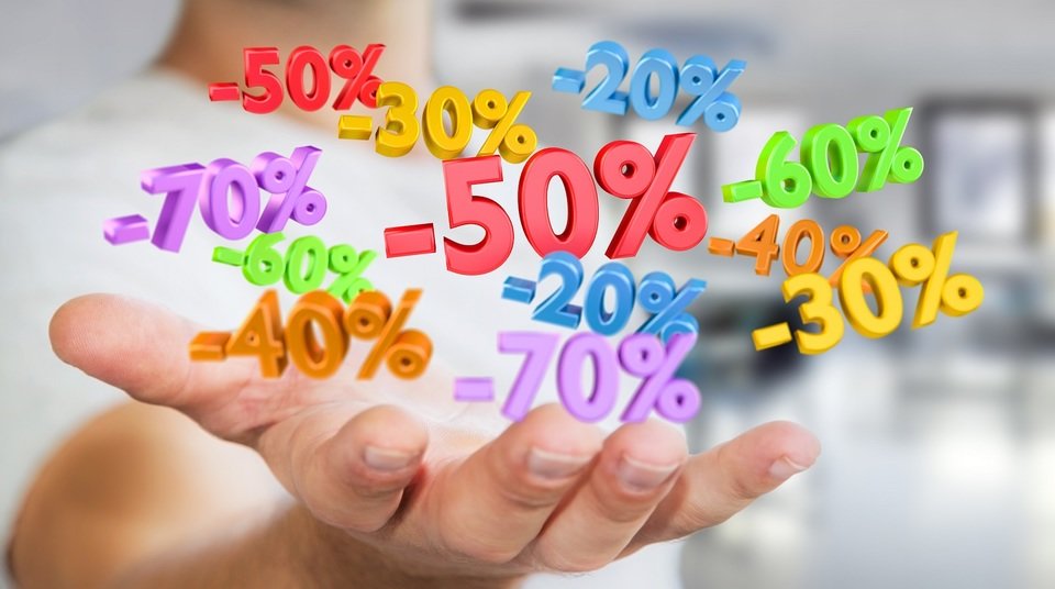Strefa okazji to nie tylko przeceny, to również oferty z różnych okazji, np. wakacji. Fot. Shutterstock.com