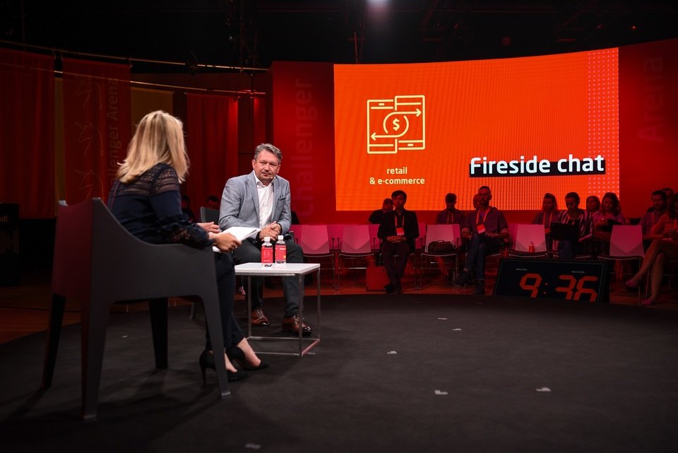 Drugiego dnia konferencji na scenie pojawił się Maciej Biniek, który w Allegro odpowiada za rozwój produktów finansowych.