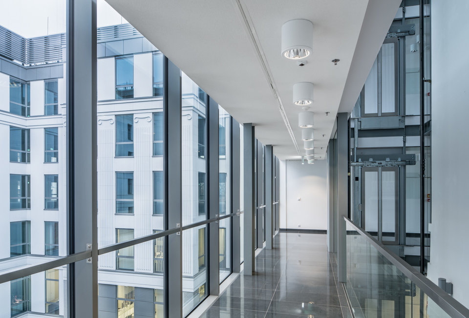 Kamienica Małachowskiego, Warszawa, Polska, 3000 m². Zastosowany produkt: ROCKFON® Mono® Acoustic, white