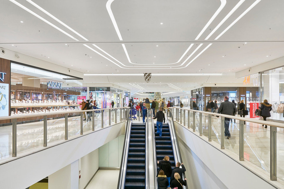 Galeria Posnania, Poznan, Polska, 6.000 m². Zastosowany produkt: ROCKFON® Mono Acoustic, Mono Direct TE, 1200x900x40, 1800x1200x40, white, Mono Ready Mix