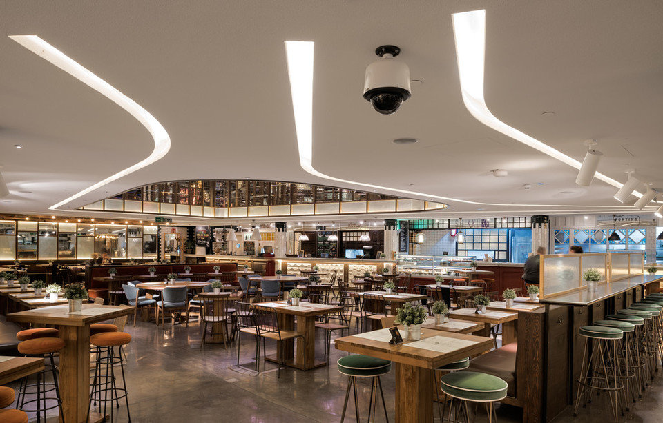 Sufit Rockfon® Mono® Acoustic w największym w Europie centrum gastronomicznym w Madrycie