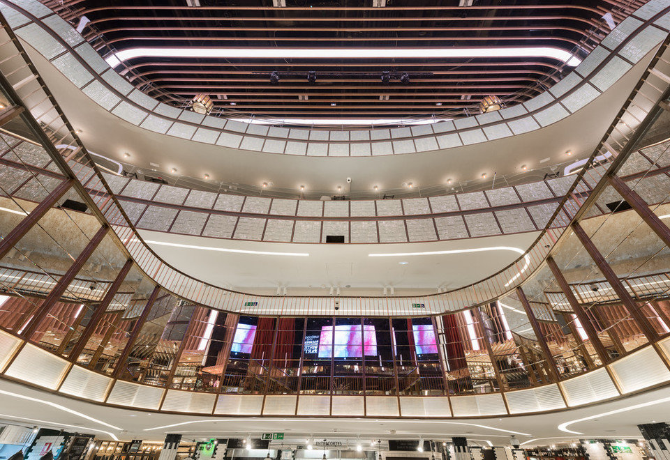 Sufit Rockfon® Mono® Acoustic w największym w Europie centrum gastronomicznym w Madrycie