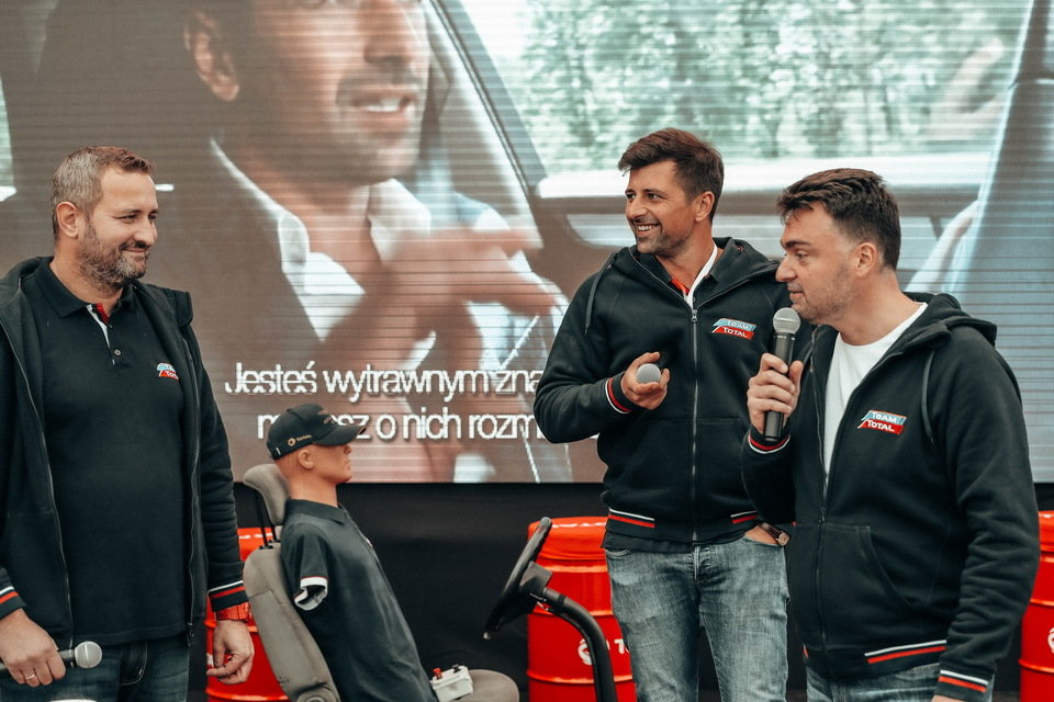 2017.09.26 -14- Team TOTAL przyciąga do siebie mechaników.jpg