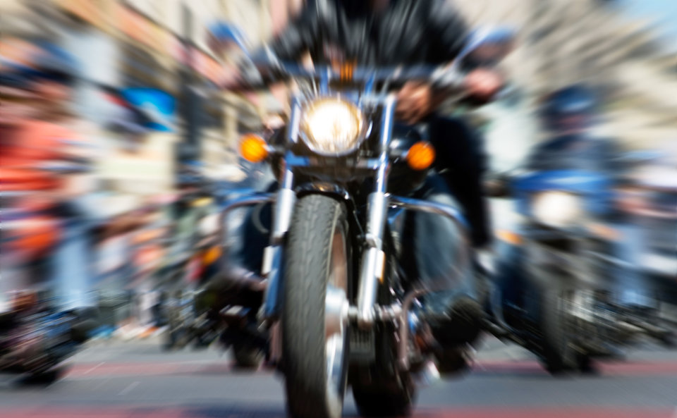 2018.08.14-02-Myslisz o serwisowaniu motocykli- ELF gwarantuje szeroki pakiet olejów i smarów do jednosladów.jpg