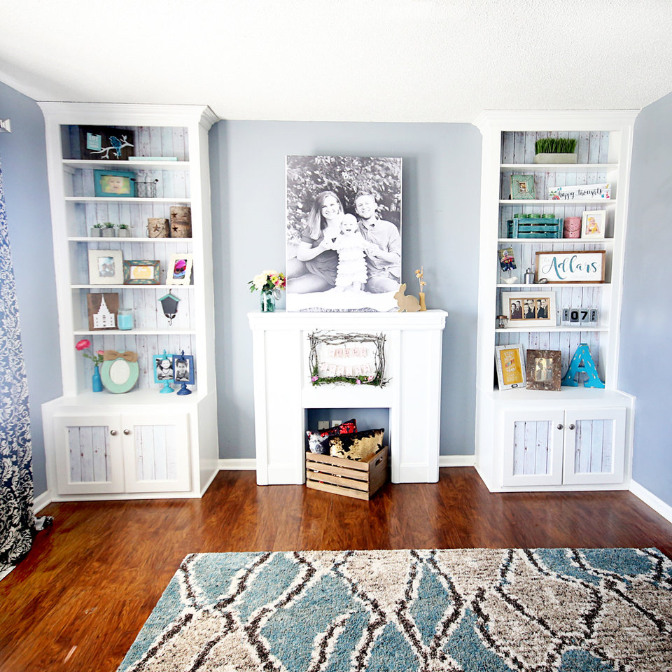 Bookshelf DIY makeover with pixerstick wall mural by @sugarbeecrafts.<br>Source:http://www.sugarbeecrafts.com/2017/04/bookshelf-refresh.html