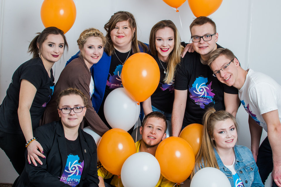 Projektor wolontariusze sesja balonowa 2 - fot. A.Skorżyńska.jpg