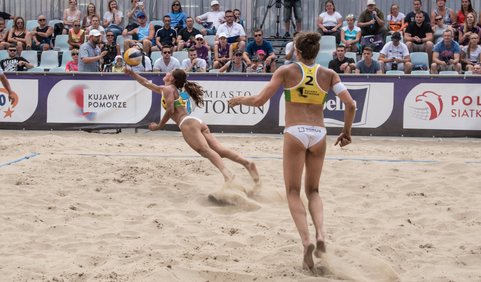 Siatkarki TORUS AZS UW BV Team - Magdalena Saad i Agata Wawrzyńczyk podczas turnieju w Toruniu