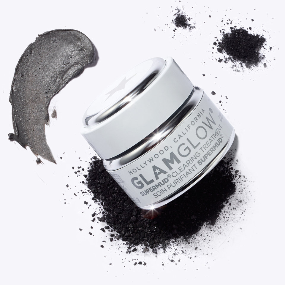 Zaawansowany system oczyszczania skóry, który sprawia że cera nabiera świeżego blasku. Opracowany w laboratoriach GLAMGLOW skutecznie walczy z najczęściej rozpowszechnionymi problemami skóry twarzy: z rozszerzonymi porami, przebarwieniami, wypryskami, zaskórnikami, podrażnieniami.<br>Innowacyjna formuła idealnie oczyszcza skórę z nadmiaru tłuszczu, talku i zanieczyszczeń, a zawarte substancje czynne idealnie ją pielęgnują. Kosmetyk działa złuszczająco, antybakteryjnie, matująco, nie wysuszając przy tym skóry. Dodatkowo stymuluje regeneracje komórek.