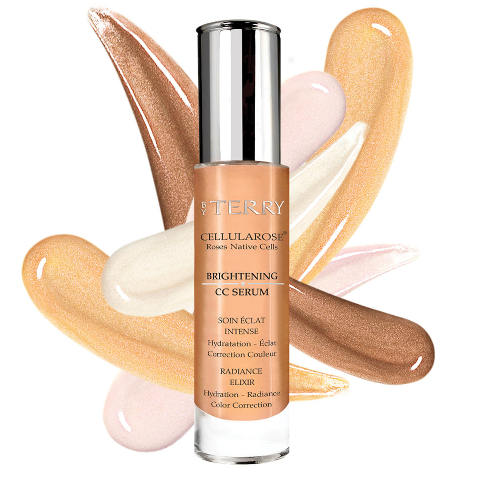 Daj swojej cerze uwodzicielski akcent świeżości dzięki tej uniwersalnej formule od By Terry, którą umiejętnie rozjaśni Cellular Brightening CC Lumi Serum. Komórki macierzyste białej róży (Rosa alba) stymulują skórę, rozświetlając ją. Regulują cerę i działają tonizująco na skórę. Chronią skórę przed stresem (działanie anty-oksydacyjne) i pomagają przywrócić pierwotną równowagę - dla naturalnej, zdrowej cery. Kompleks I.G.P. (Intensive Glow Perfector) wspomaga naturalny proces eksfoliacji i wydobywa promienne piękno Twojej skóry.